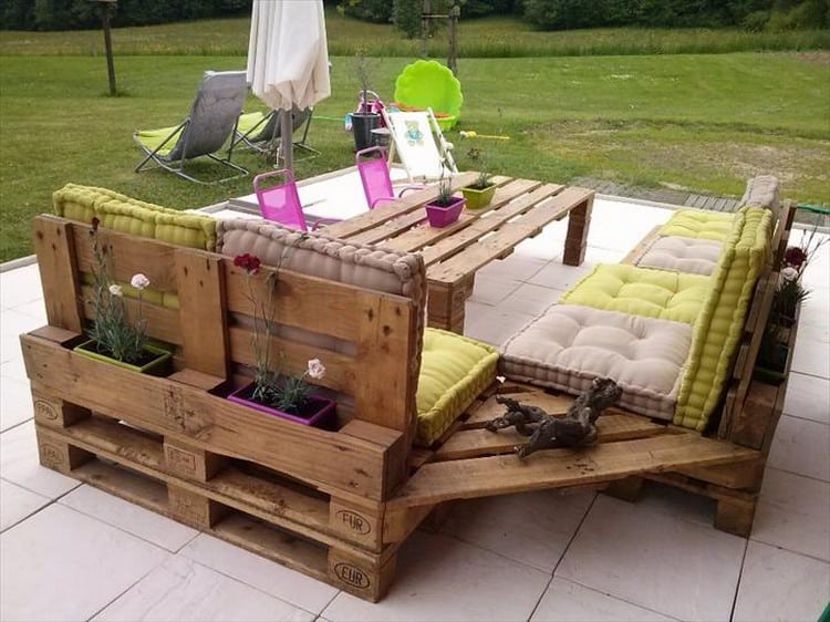 15+ Incredibly Clever Pallet Furniture Ideas