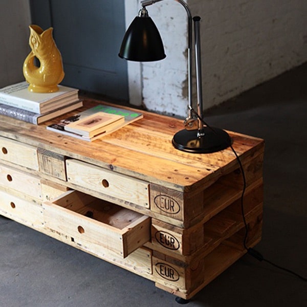 15+ Incredibly Clever Pallet Furniture Ideas