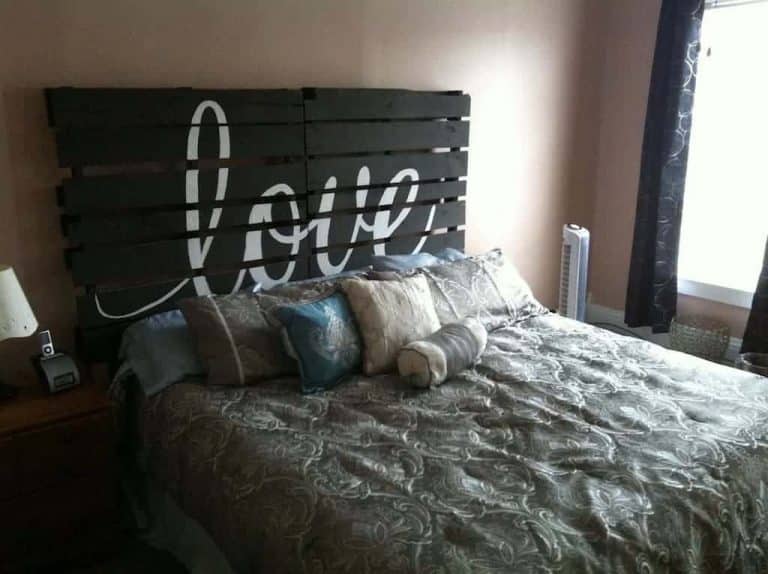 Pallet Headboard: Creative Ideas