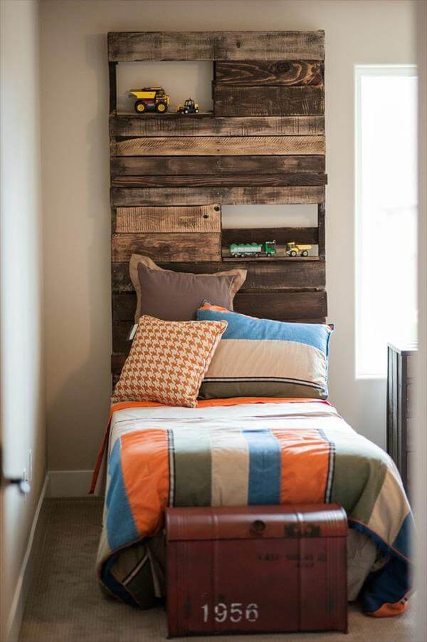 Pallet Headboard: Creative Ideas