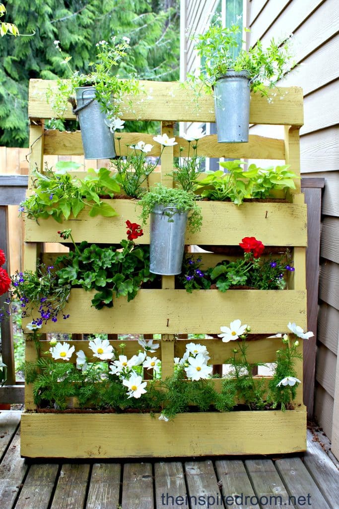 Awesome DIY Pallet Planters