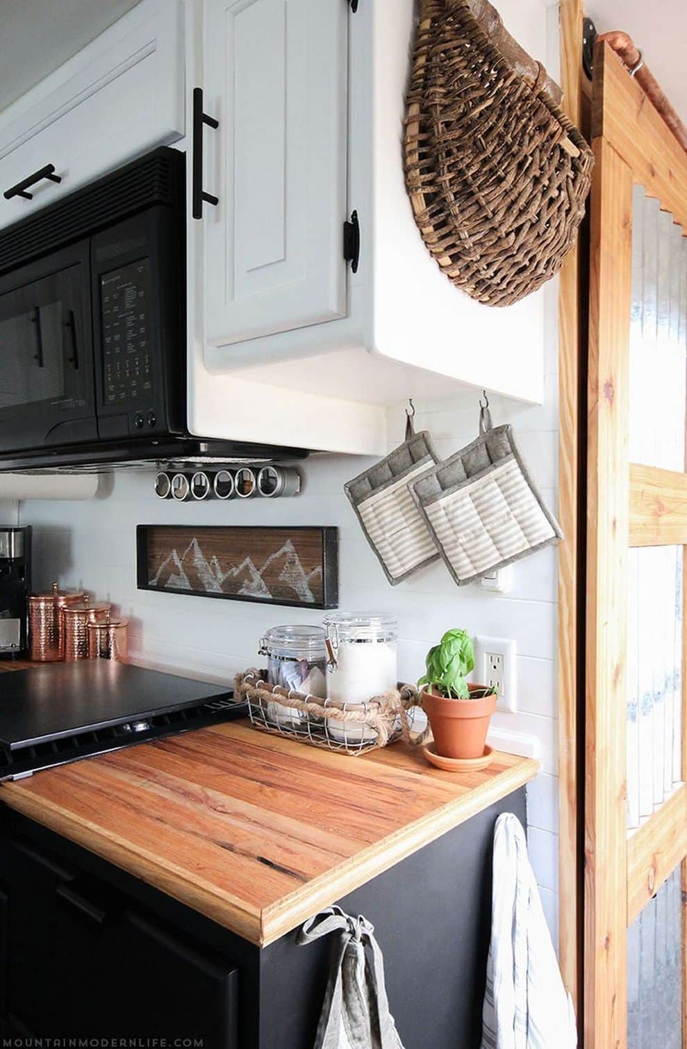 20+ Incredibly Awesome RV Hacks and Remodel Ideas