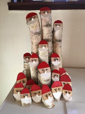 santa claus made from tree trunks 4