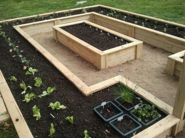 15+ DIY Uniquely Shaped Raised Bed Gardens