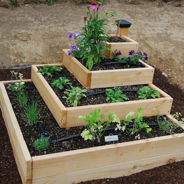 15+ DIY Uniquely Shaped Raised Bed Gardens