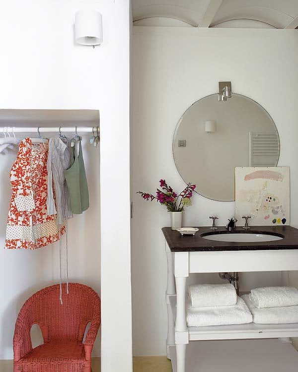 Decor Ideas That Make Small Bathrooms Feel Bigger