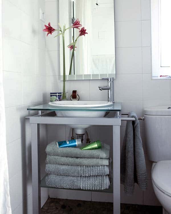 Decor Ideas That Make Small Bathrooms Feel Bigger