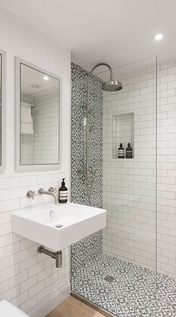 Small Bathrooms With Showers: Maximizing Space and Style