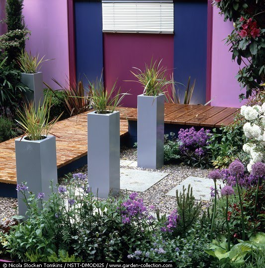 15+ Vibrant Small Garden to Inspire You