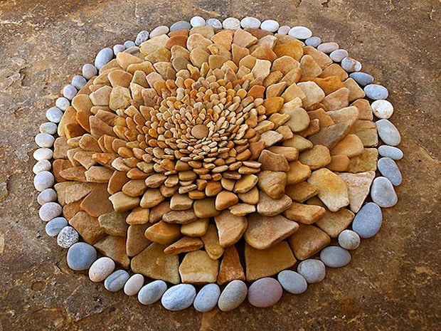 13+ Impressive Stone Decor For Your Garden