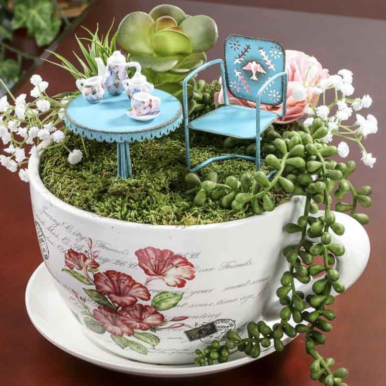 15+ Superb Tiny Teacup Garden Ideas