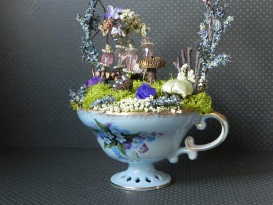 15+ Superb Tiny Teacup Garden Ideas