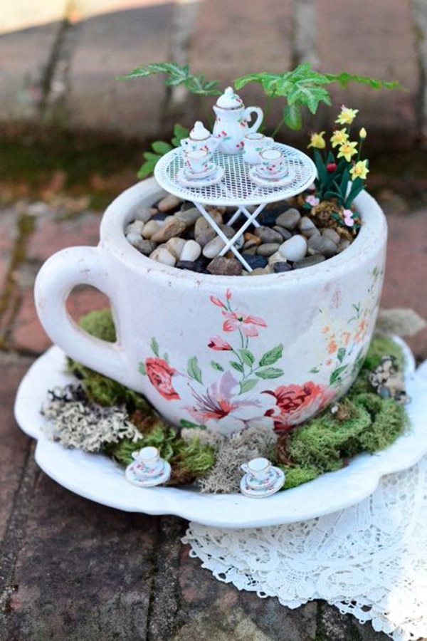 15+ Superb Tiny Teacup Garden Ideas