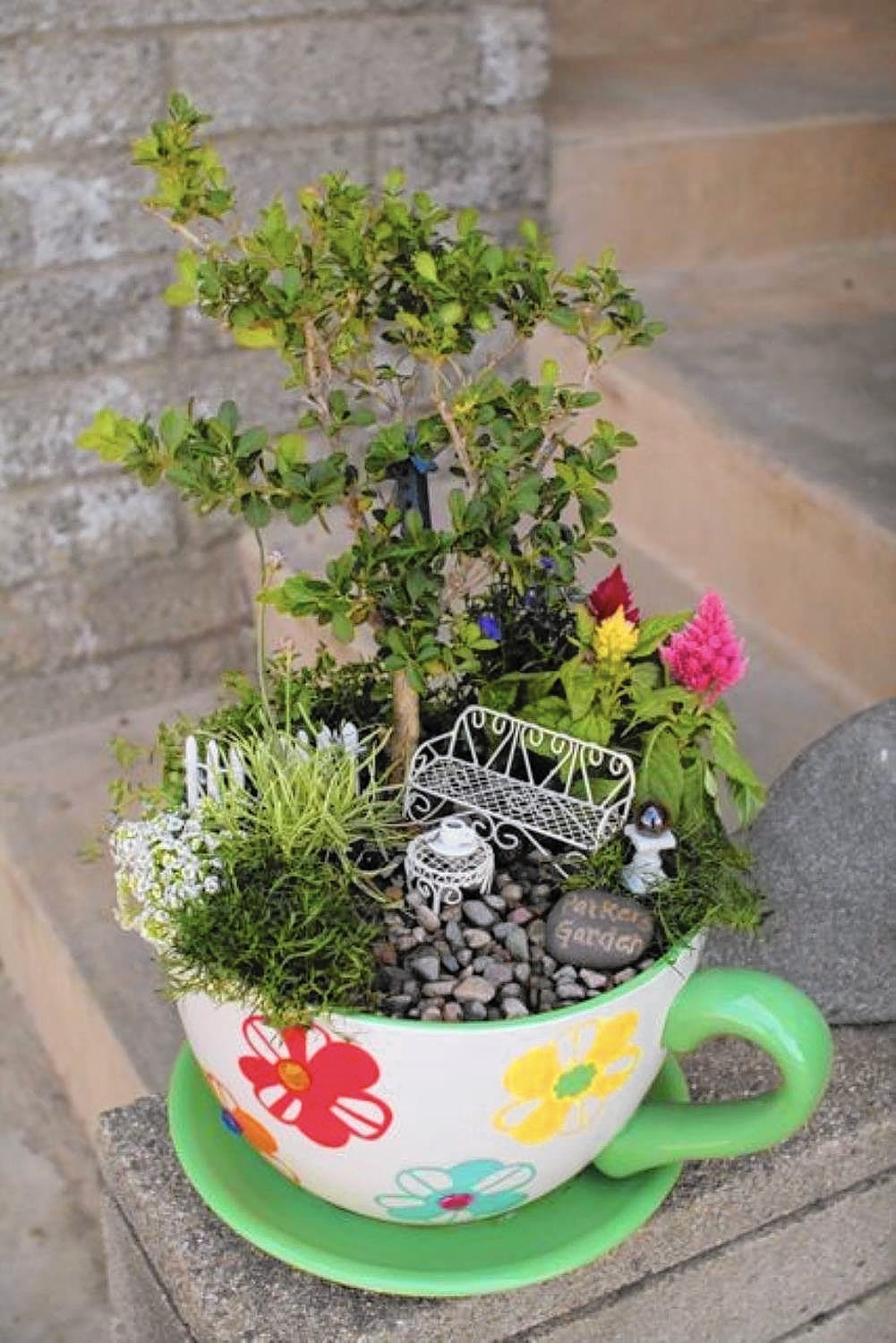 15+ Superb Tiny Teacup Garden Ideas