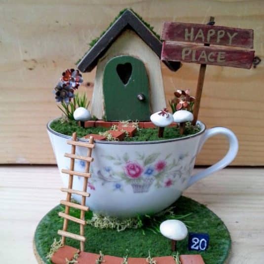 15+ Superb Tiny Teacup Garden Ideas