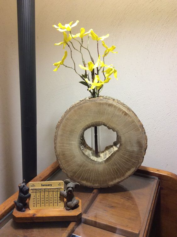 20+ Wonderful Decorative Vases Made From Tree Stump