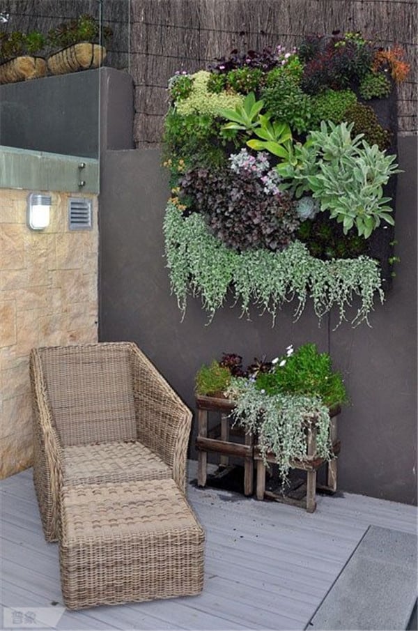 20+ Amazing Vertical Gardens For Your Balcony