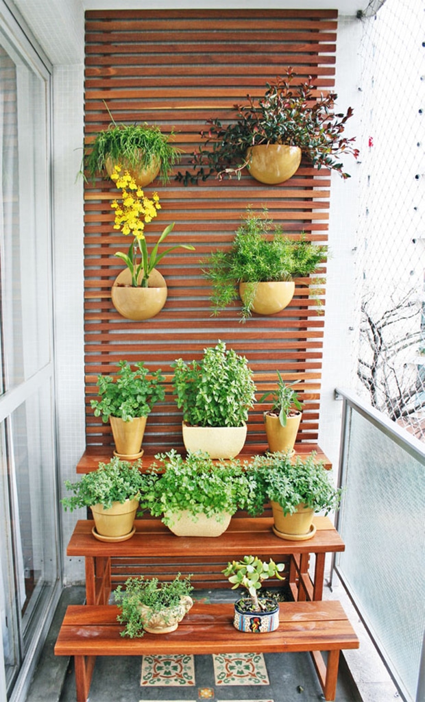 20+ Amazing Vertical Gardens For Your Balcony