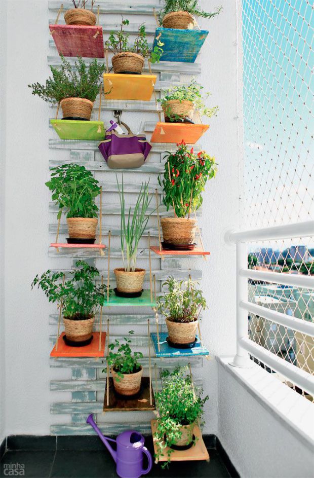 20+ Amazing Vertical Gardens For Your Balcony