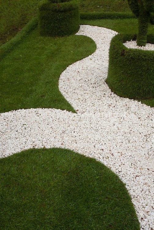 white pebble walkways 4