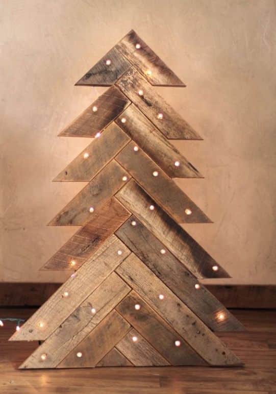 15+ Creative Wood Christmas Tree Ideas