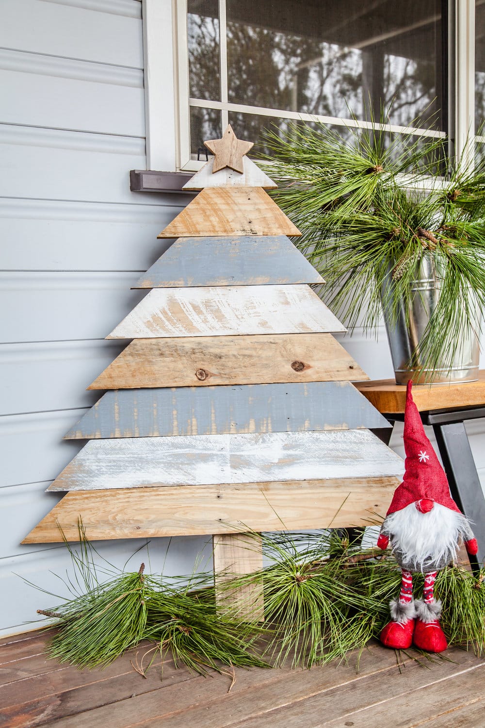 15+ Creative Wood Christmas Tree Ideas