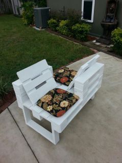 Models of Wooden Chairs Made with Pallets