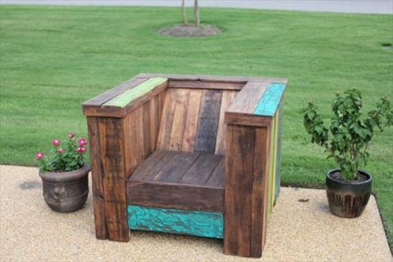 Models of Wooden Chairs Made with Pallets