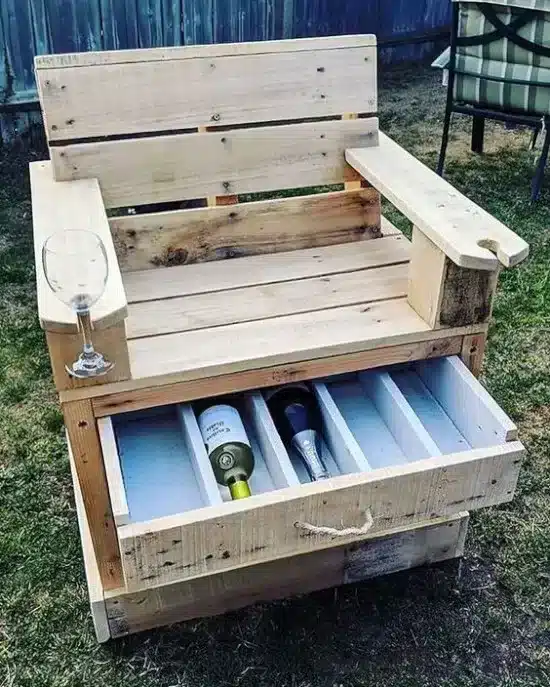 Models of Wooden Chairs Made with Pallets