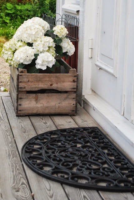 12+ DIY Wooden Crates For Your Garden