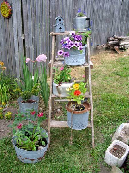 15+ Impressive Ideas to Make Wooden Ladder Garden