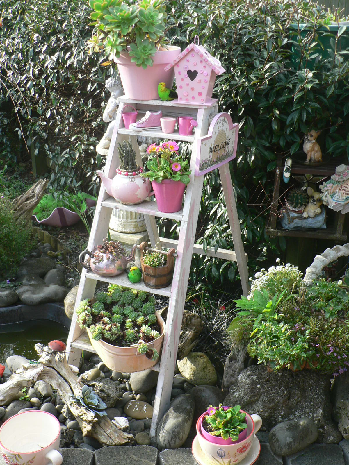 15+ Impressive Ideas to Make Wooden Ladder Garden