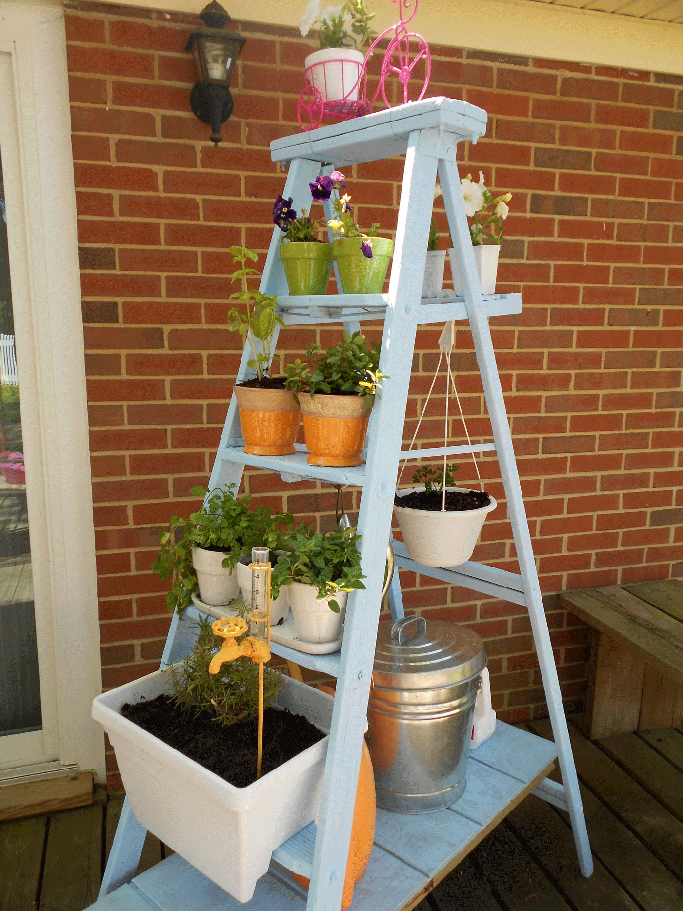 15+ Impressive Ideas to Make Wooden Ladder Garden