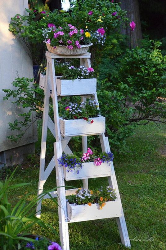 15+ Impressive Ideas to Make Wooden Ladder Garden