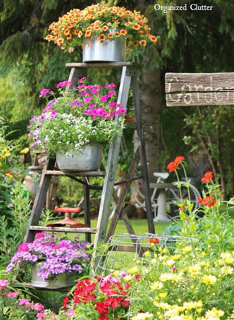 15+ Impressive Ideas to Make Wooden Ladder Garden