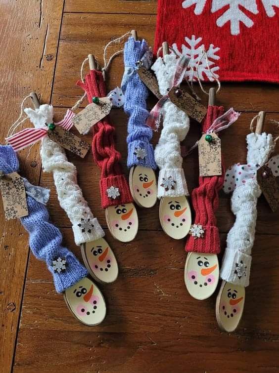 wooden spoons decorated for christmas 1