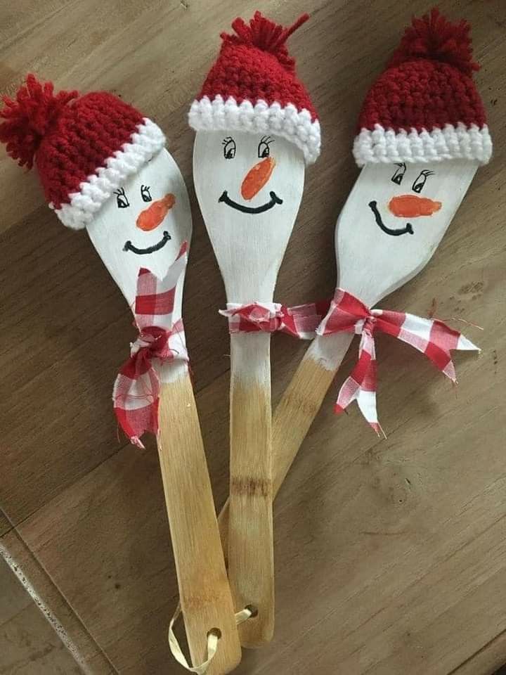 wooden spoons decorated for christmas 4